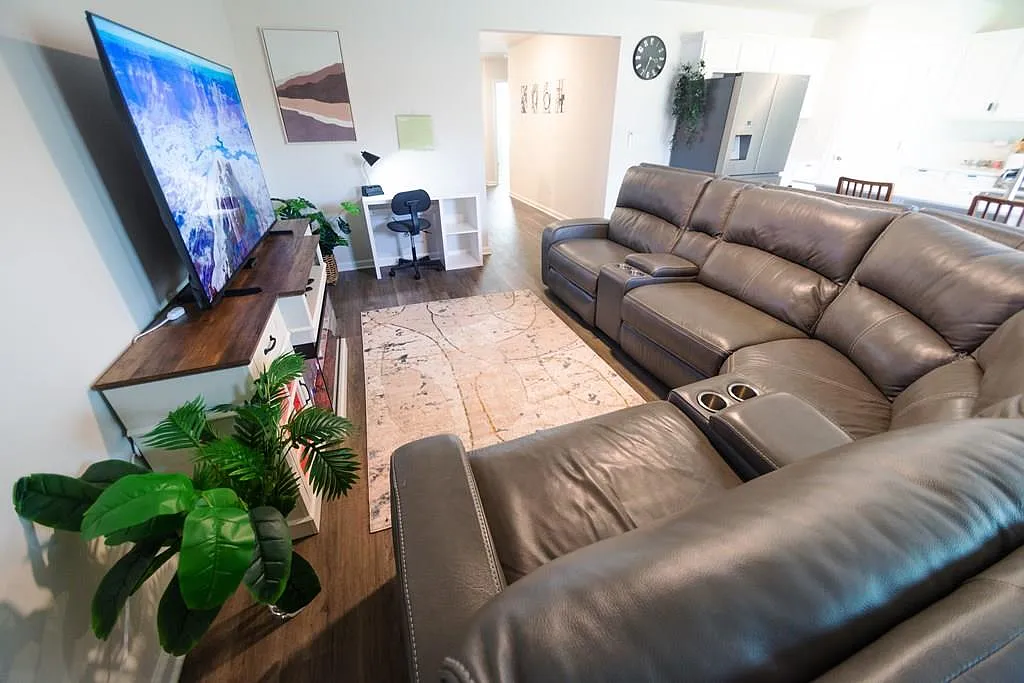 3 bed, 2.0 bath, 1400 sqft, $2,850 — Photo 1