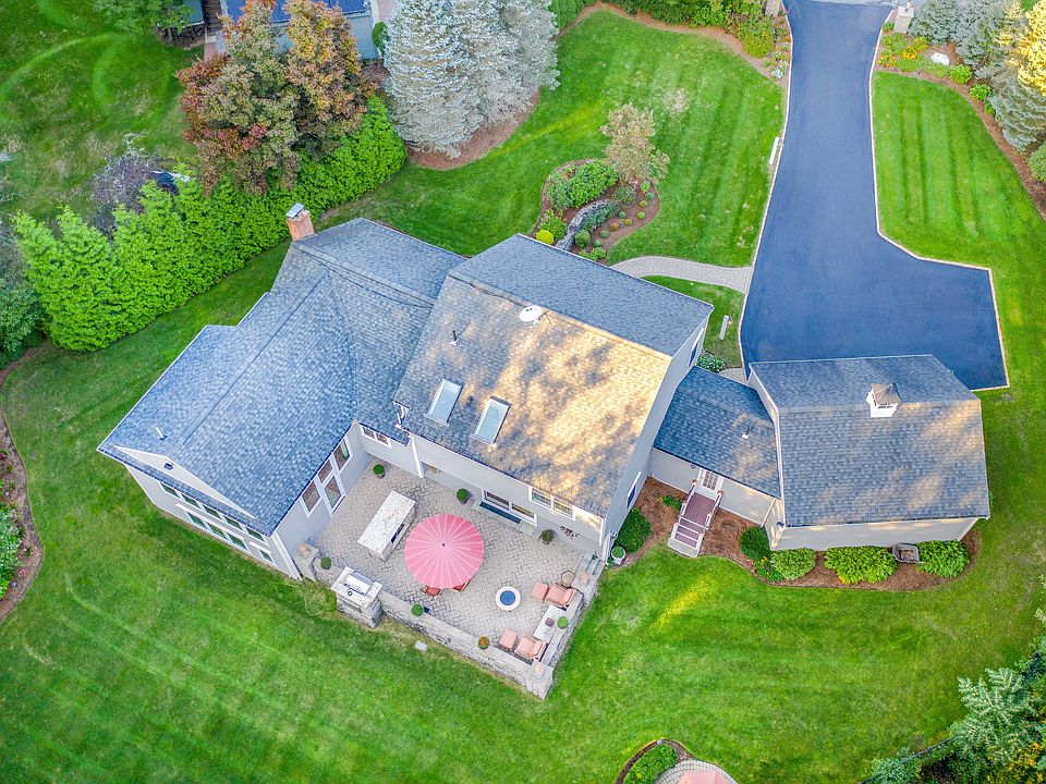 1st image of 10 Brookview Ln