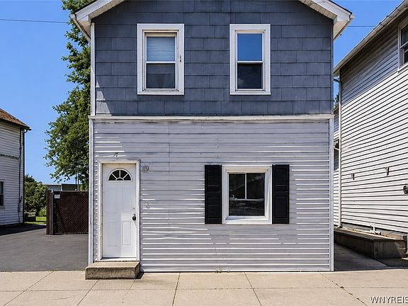 3rd image of 210 Oliver St