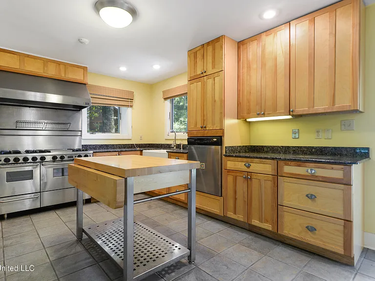 1220 Sunset Ave — Photo 8