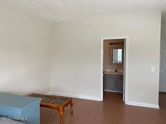 1 bed, 1.0 bath, $1,300 — Photo 4