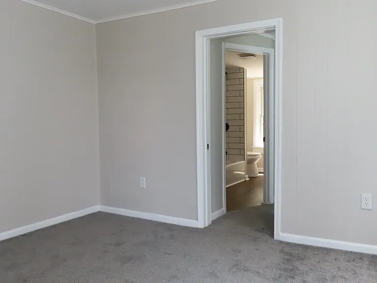 828 Broad St — Photo 11