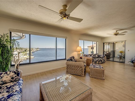 2nd image of 4013 SE 20th Pl APT 505