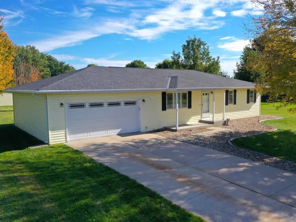 2805 S Meadow Ln, Hastings, NE 68901