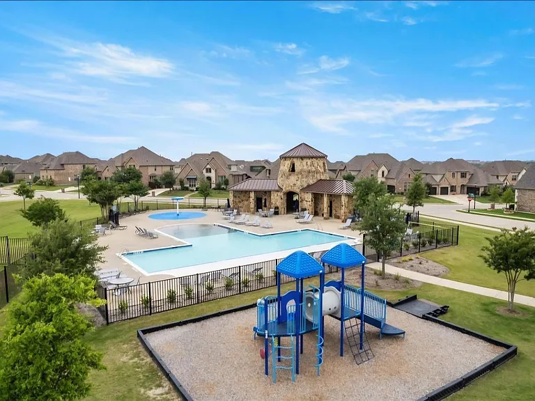 3323 Royal Ridge Dr — Photo 5