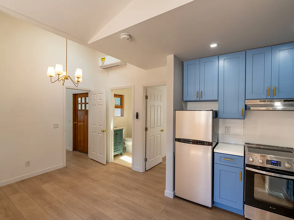 355 N Colorado Pl #1/2
