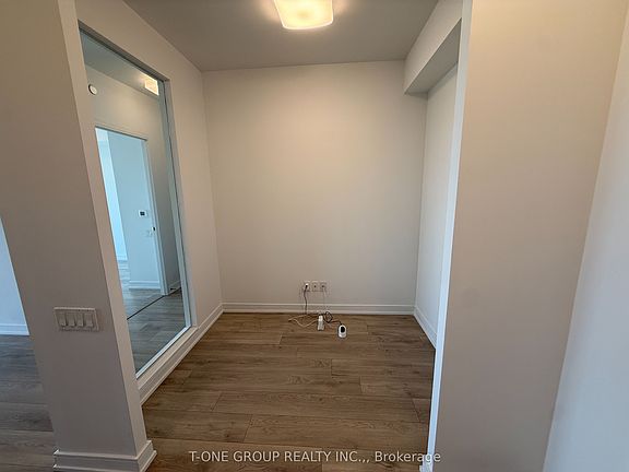 4th image of 3 Gloucester St #2704
