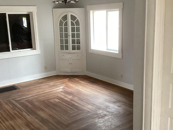 4th image of 1013 Meridian Ave
