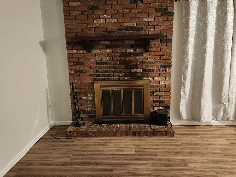 527 Avenue F — Photo 16