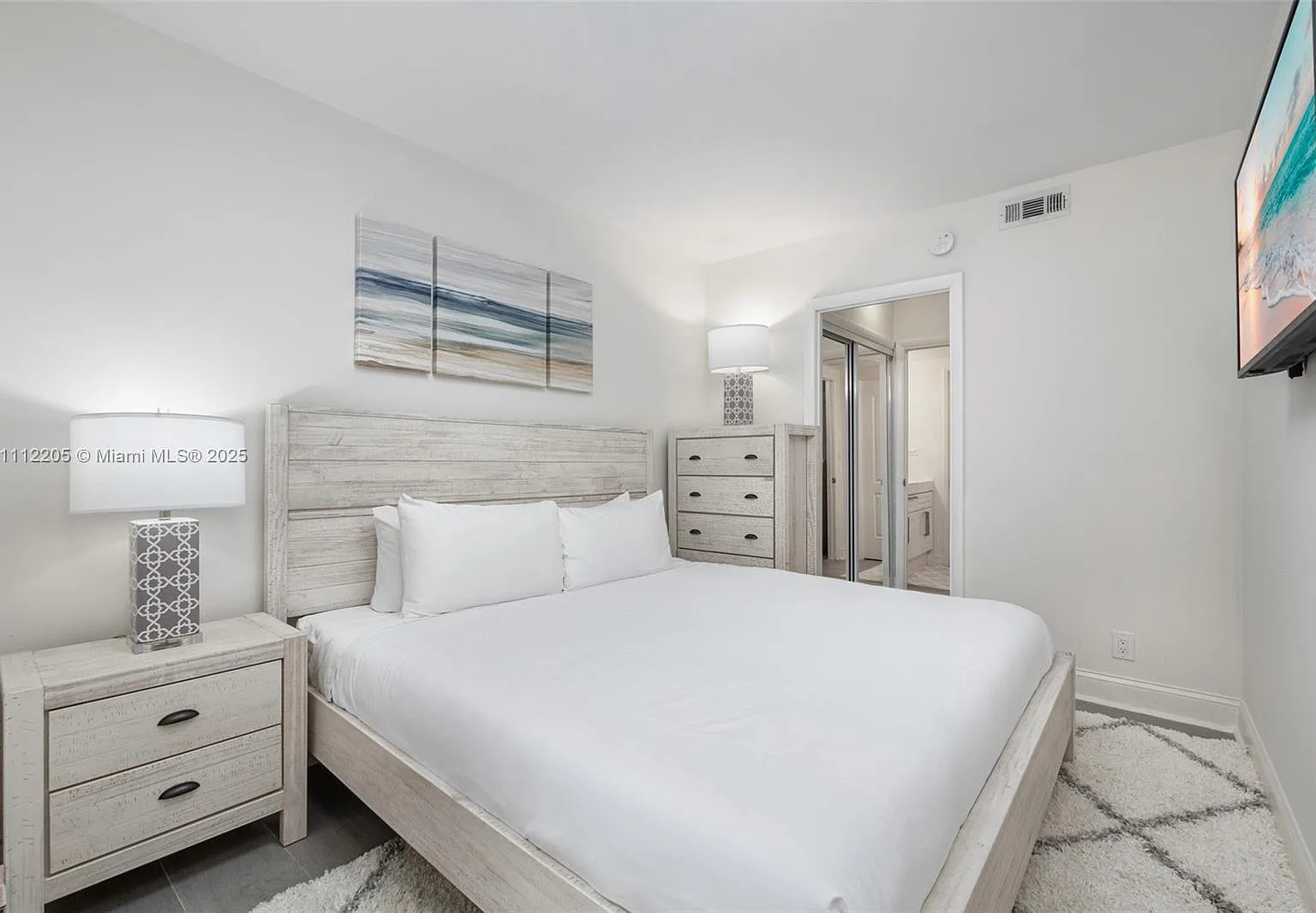 Roney Palace Condo — Photo 2