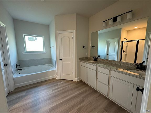 4th image of 270 Sophie Dr