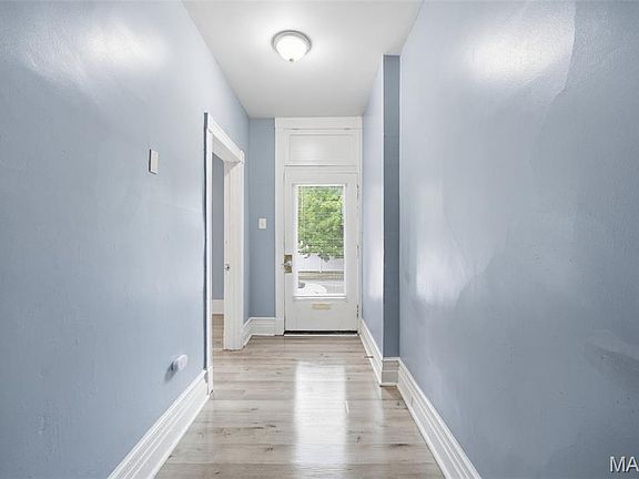 2nd image of 3008 Henrietta St