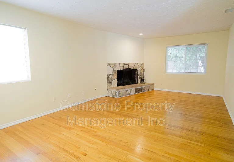 5220 Joan Ct — Photo 8