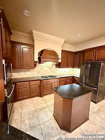 215 Evans Oak Ln — Photo 10