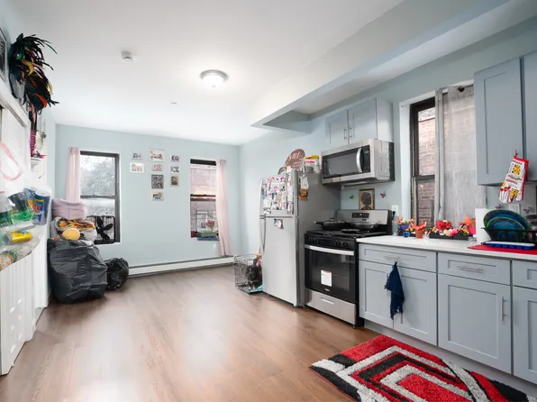 2311 Creston Avenue image 2 of 6