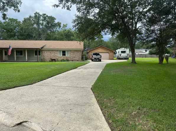 2697 Broome Cir, Cantonment, FL 32533