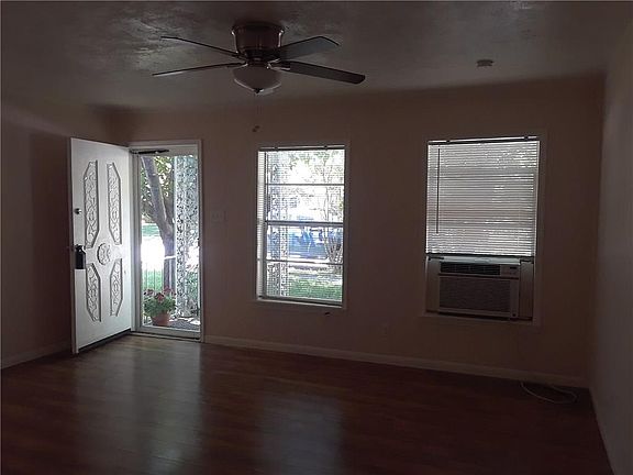3rd image of 126 E Saint Clair Dr