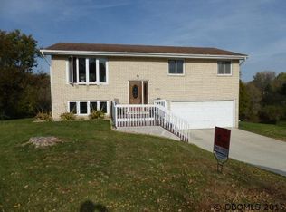 2685 Sun Ridge Ct, Dubuque, IA 52002