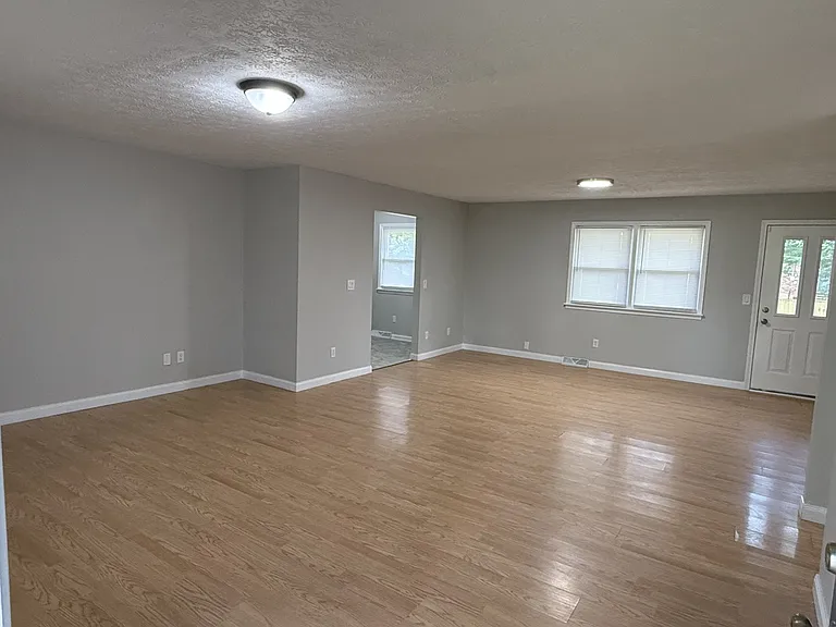 Catalpa Dr — Photo 3