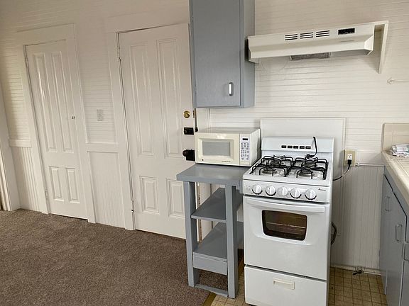4th image of 628 Pine Ave APT 4