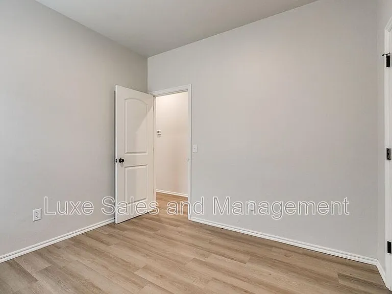 8012 NW 105th St — Photo 25