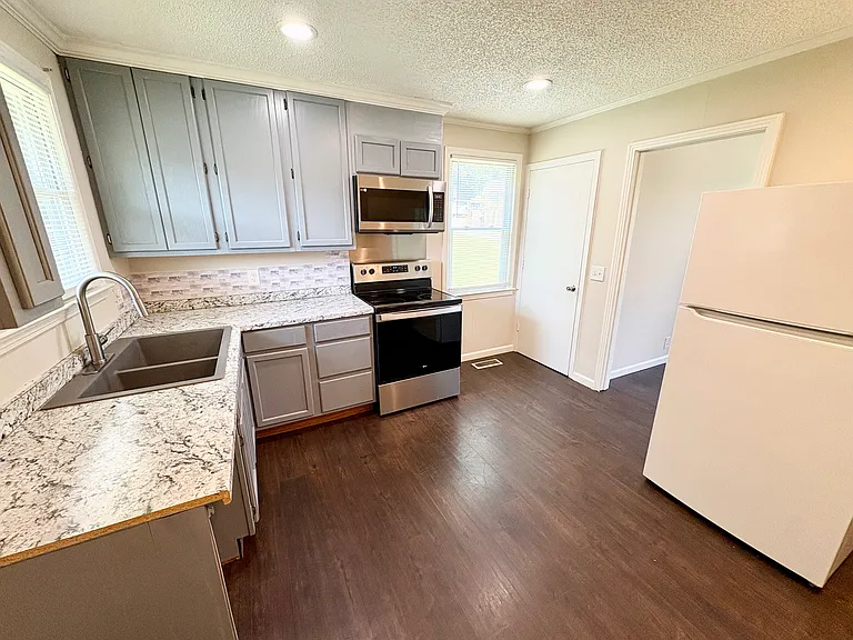 2641 Combs Dr — Photo 19