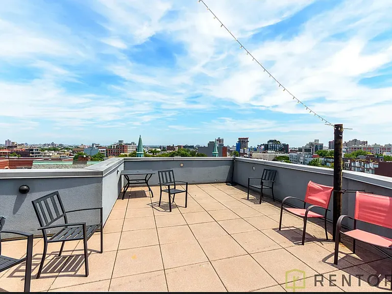596 Washington Ave #4A — Photo 2