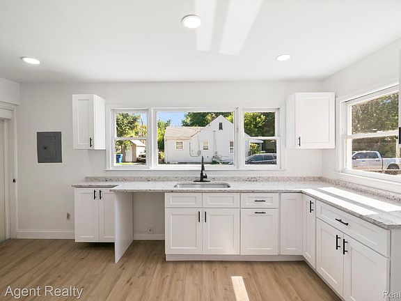 3rd image of 7285 Prospect Ave