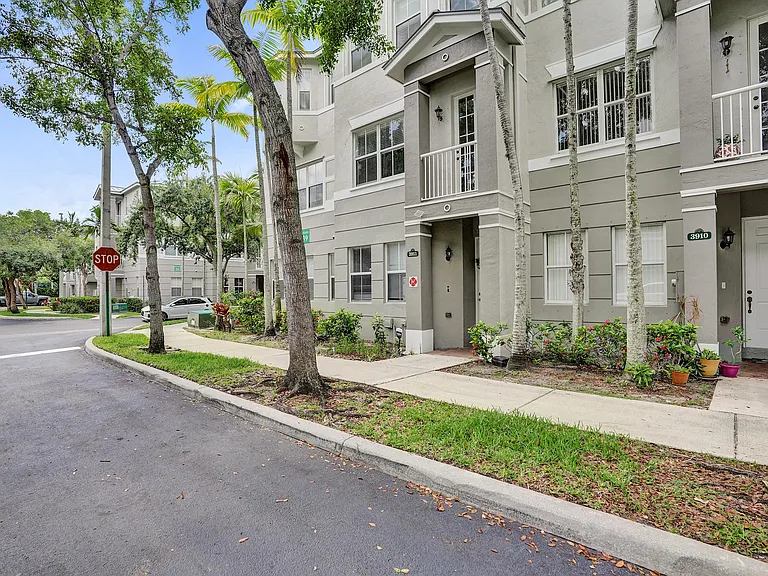 3911 Shoma Dr — Photo 39
