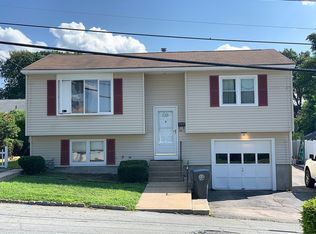 130 Uxbridge St, Cranston, RI 02920