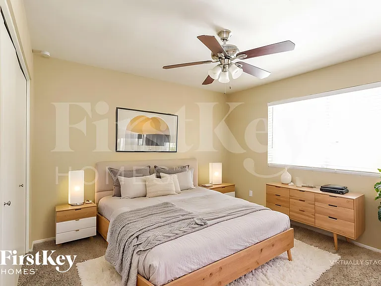 1633 W Charleston Ave — Photo 11