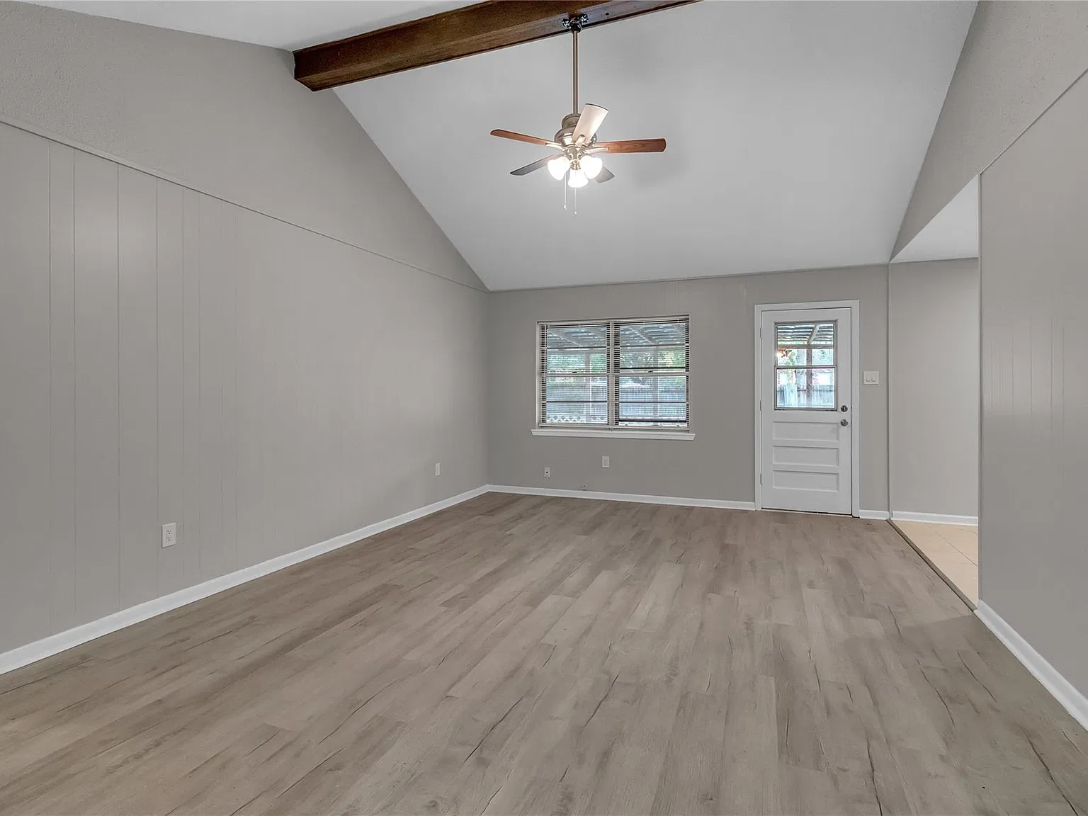 3 bed, 2.0 bath, 1252 sqft, $1,895 — Photo 3