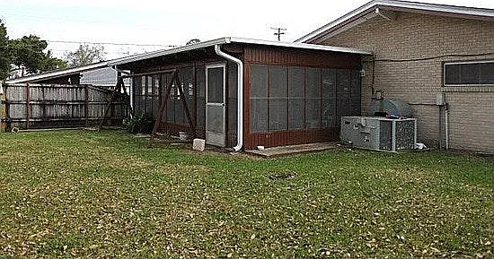 212 Wildwood Dr — Photo 3