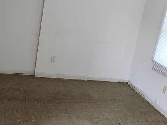 3rd image of 1243 Parker Hollow Rd