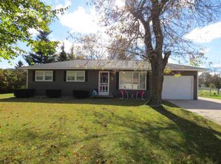 106 Hampton Rd, Charlevoix, MI 49720