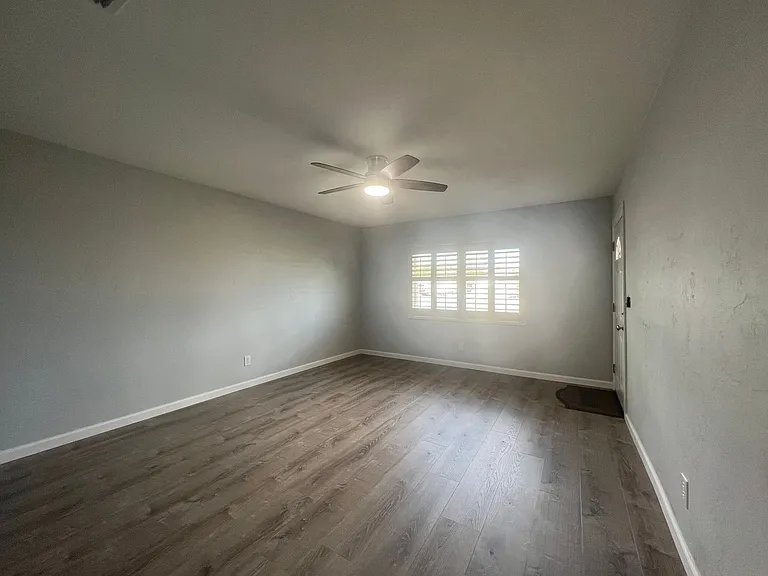 5173 Pineland Ave — Photo 16