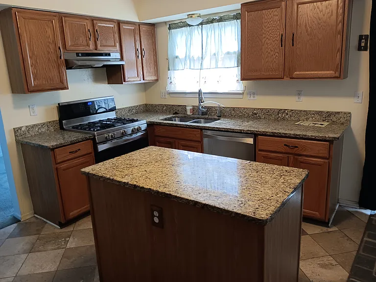 3354 Turnberry Ln — Photo 4