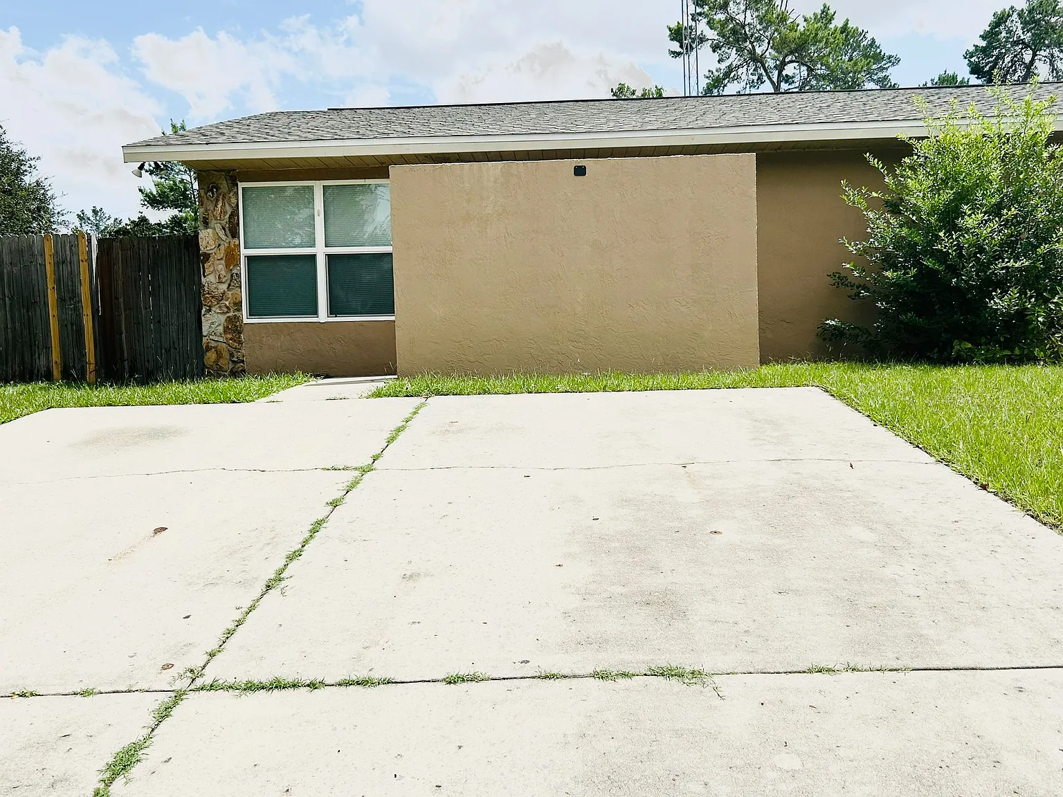15761 SW 33rd Avenue Rd — Photo 2