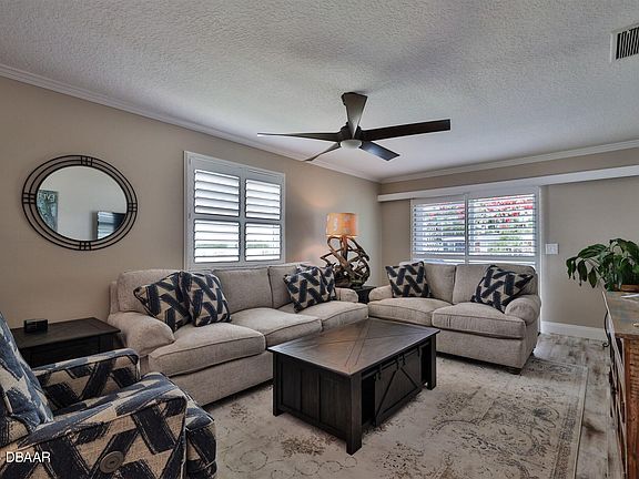 5th image of 723 Palm Circle Dr