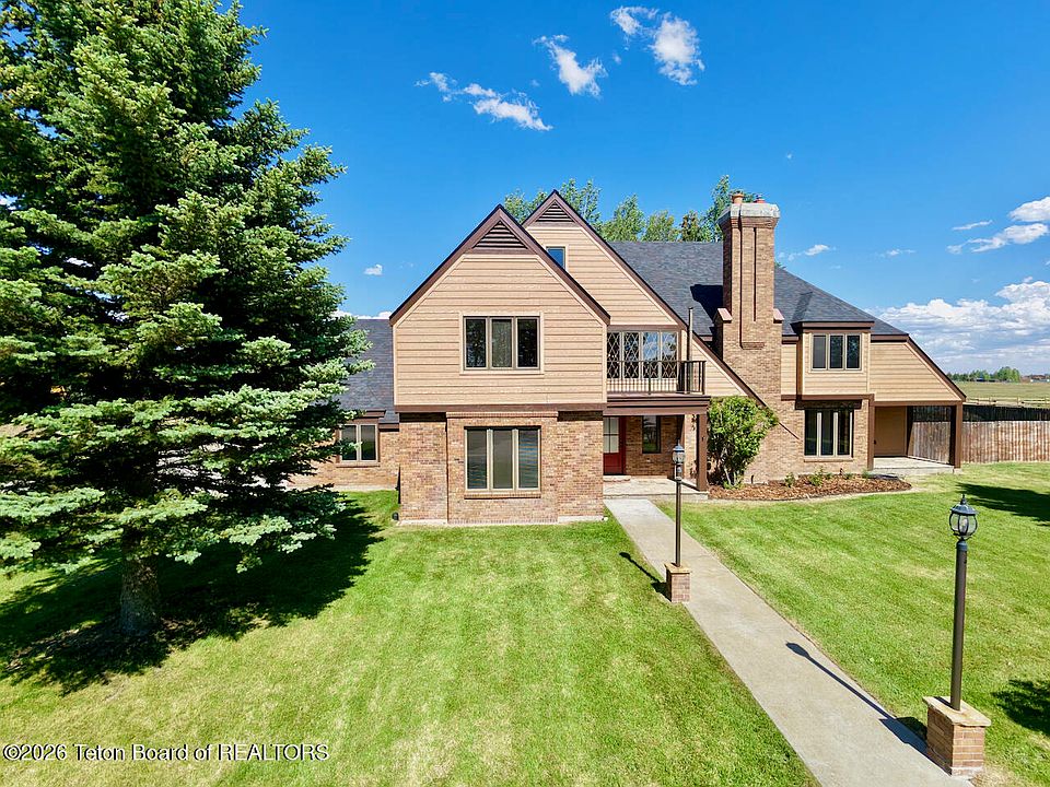 1st image of 449 Country Club Ln