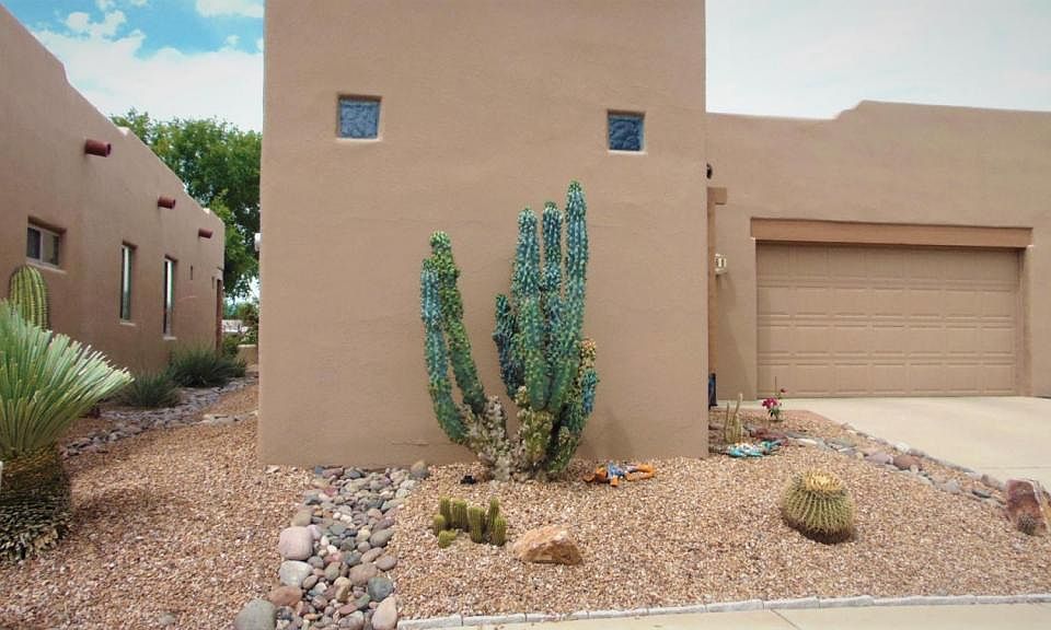 1st image of 760 W Calle De La Pelotita