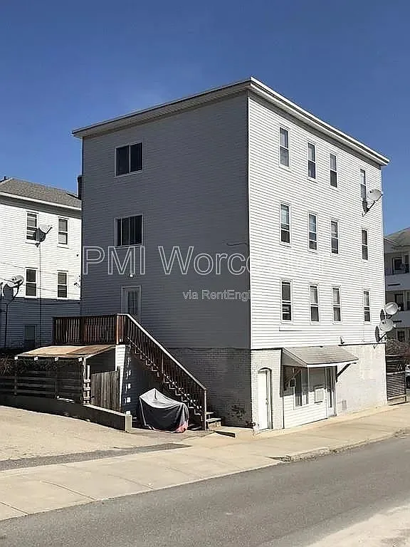 2 bed, 1.0 bath, 900 sqft, $1,790 — Photo 2