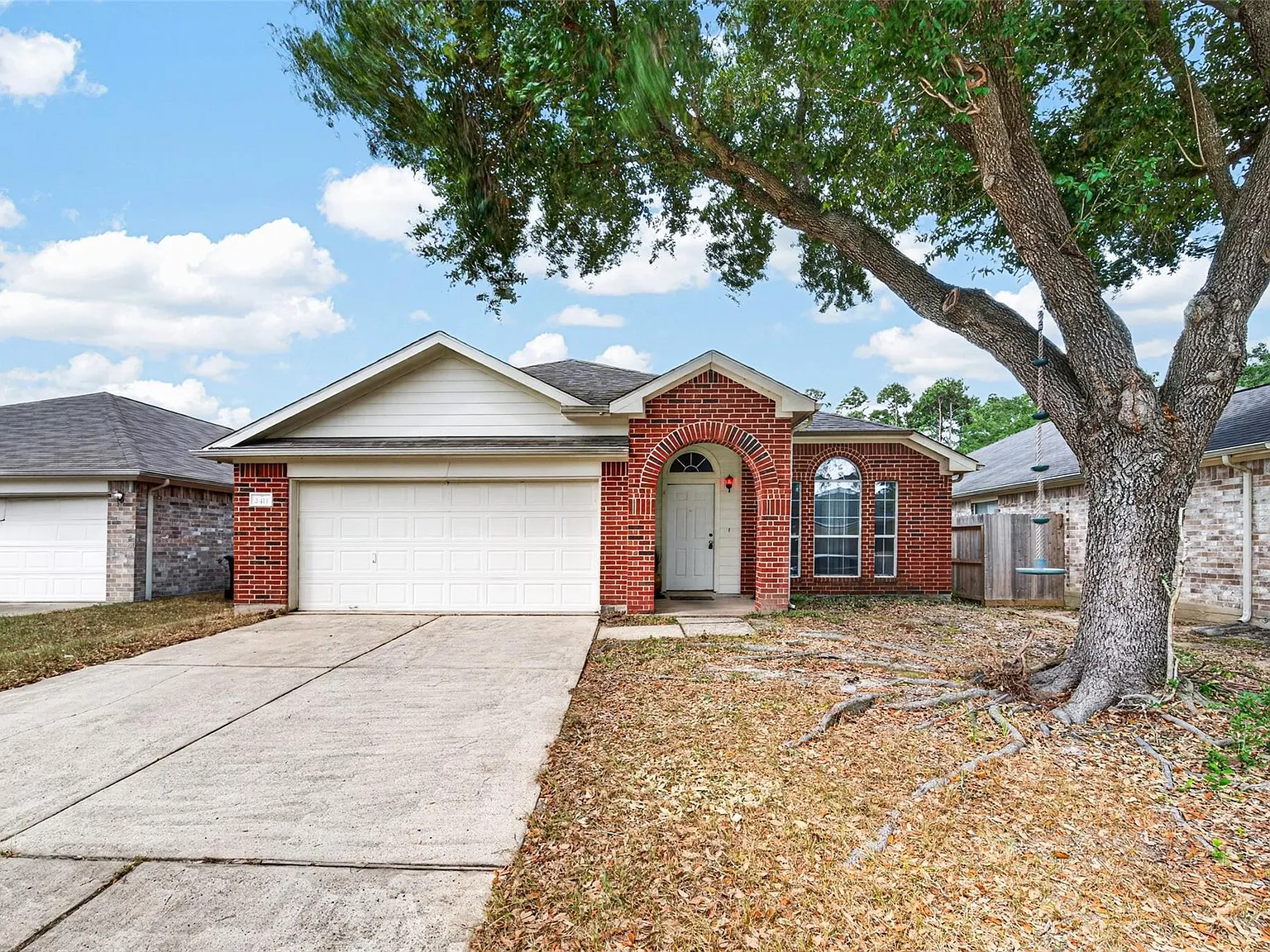 4 bed, 2.0 bath, 2122 sqft, $2,000 — Photo 2