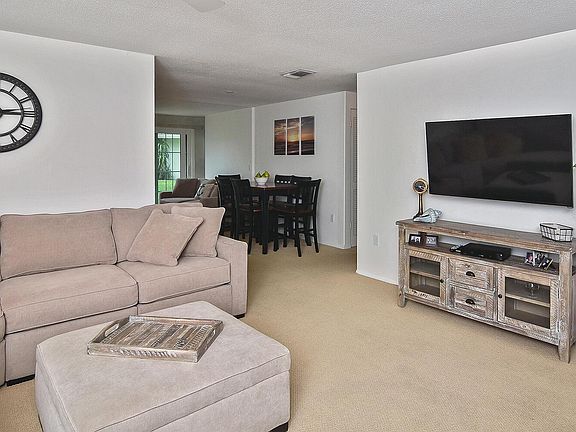 5th image of 34 Oakwood Dr N #34
