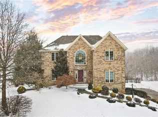 2606 Barnes Dr, Coraopolis, PA 15108