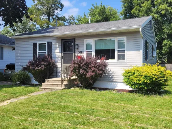 1328 W Bent Ave, Oshkosh, WI 54901