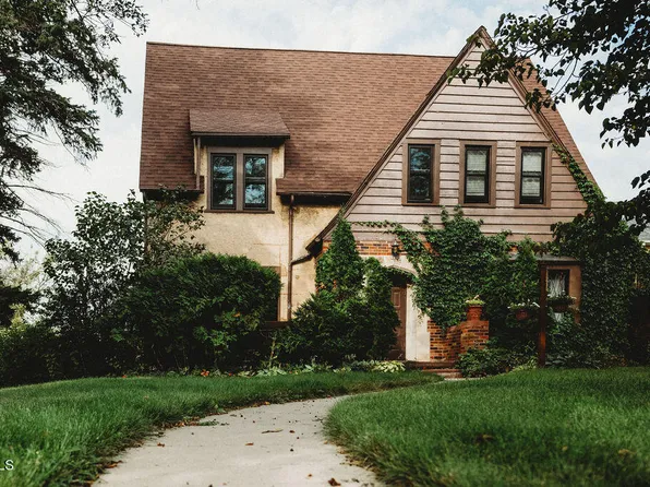 319 7th Ave NE, Jamestown, ND 58401