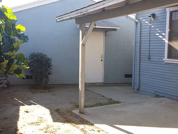 backyard w/detached garage