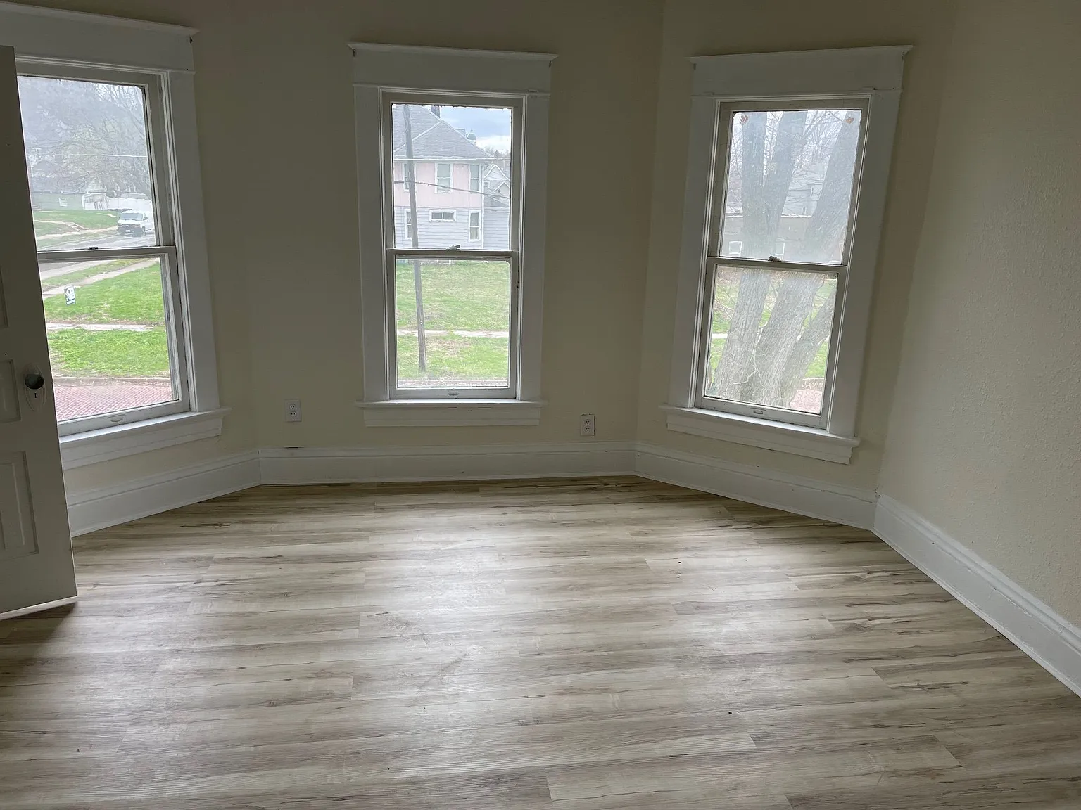3 bed, 1.0 bath, 1000 sqft, $1,200 — Photo 1