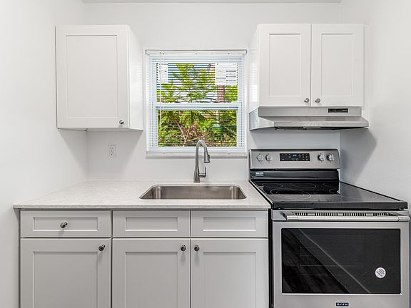 4th image of 660 SW Bryant Ave #11